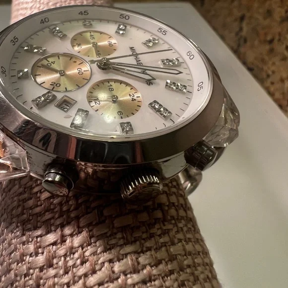 SOLD Michael Kors Silver 5235 Watch New Battery and Clear 5.5” Band - Picture 4 of 11